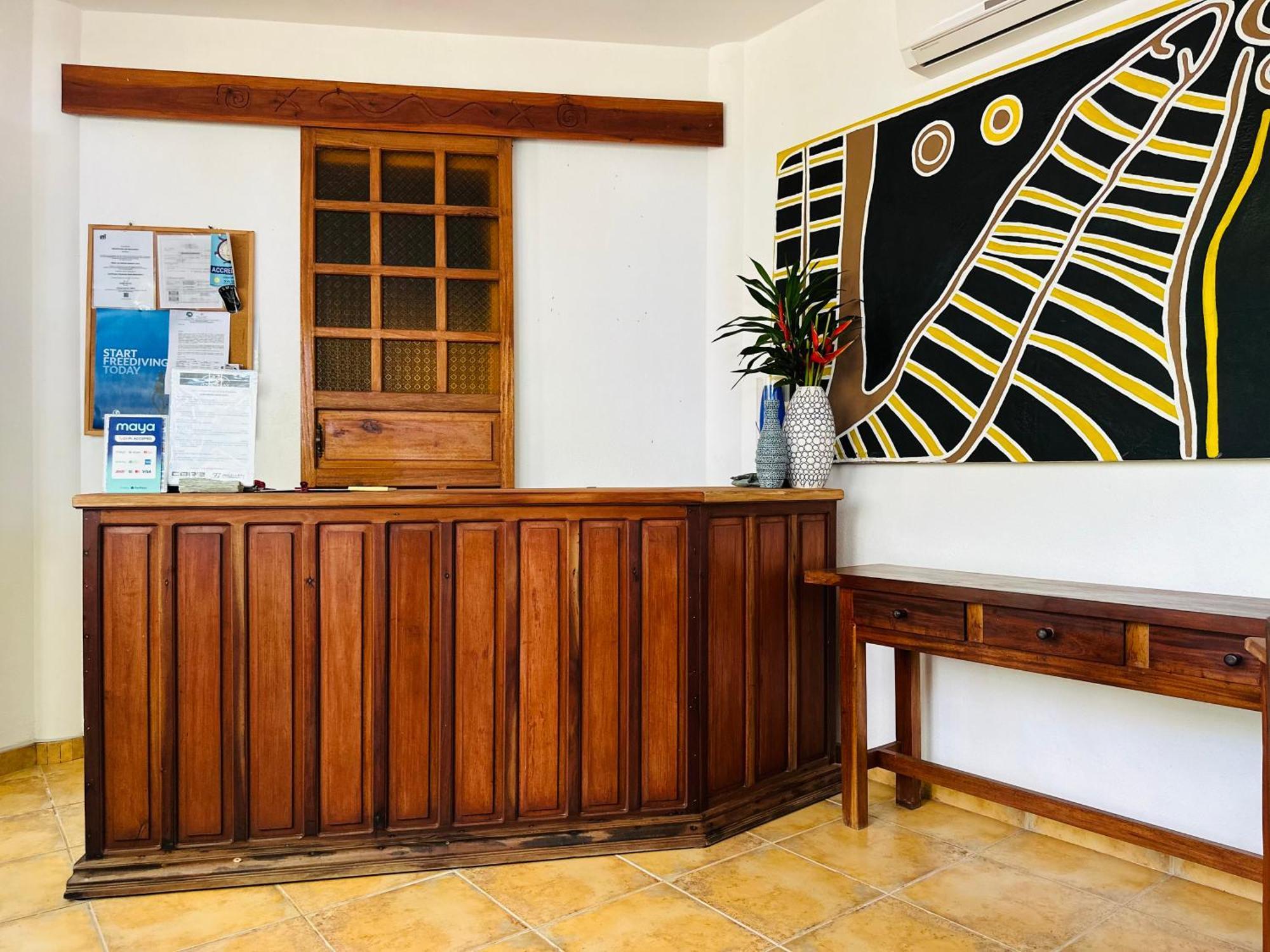 Aissatou Beach Resort Balabag  Bagian luar foto