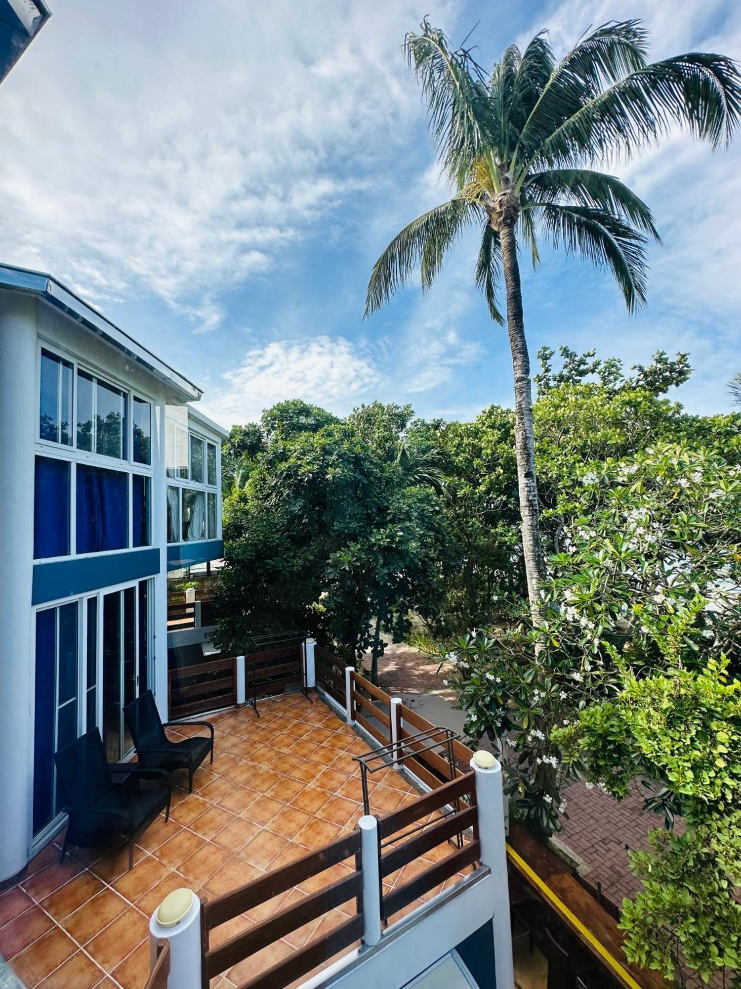 Aissatou Beach Resort Balabag  Bagian luar foto