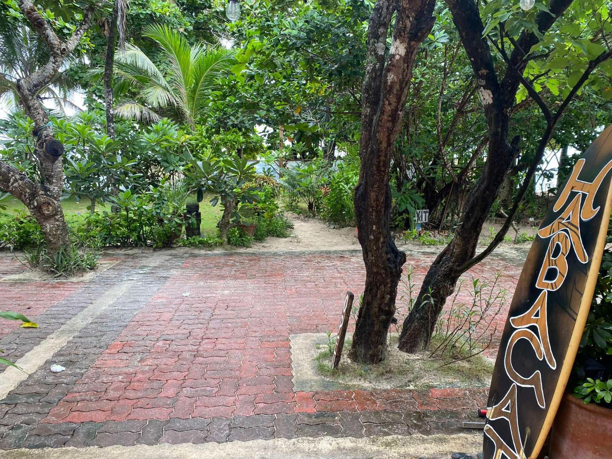 Aissatou Beach Resort Balabag  Bagian luar foto