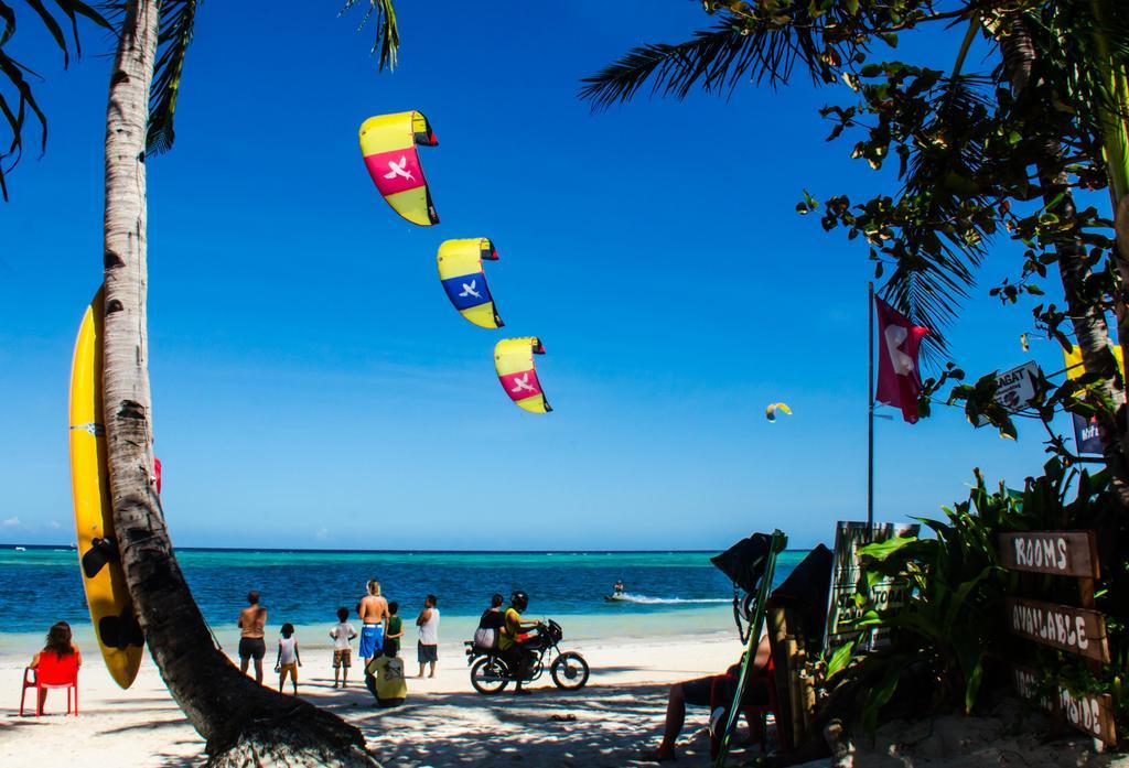 Aissatou Beach Resort Balabag  Bagian luar foto