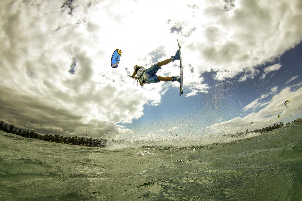 Aissatou Beach Resort Balabag  Bagian luar foto