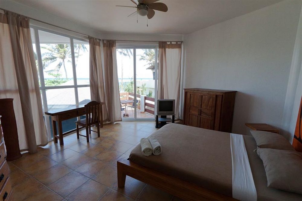 Aissatou Beach Resort Balabag  Bagian luar foto