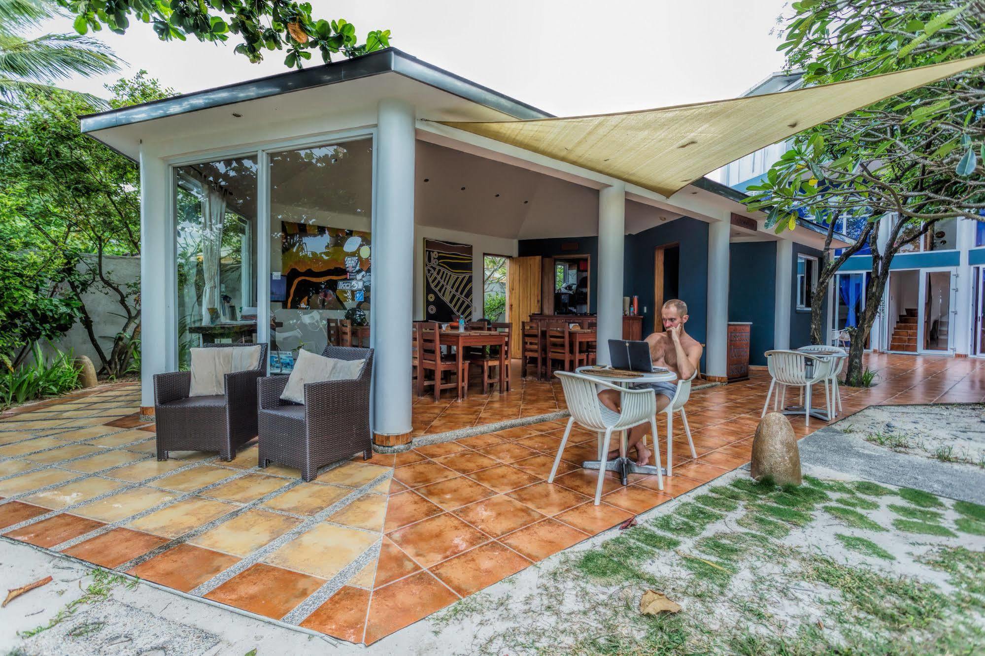 Aissatou Beach Resort Balabag  Bagian luar foto